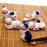 Porte-baguette MANEKi NEKO tacheté bleu en porcelaine (L5 à 6cm)