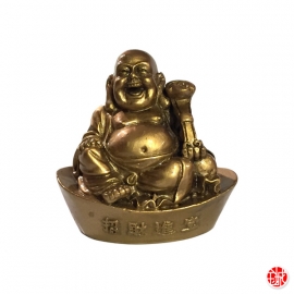 Bouddha Hotei avec ru-yi sur lingot en résine doré (h7.5cm)