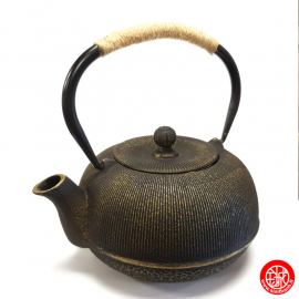 Théière en fonte chinoise MiZO 0.65L noir et or