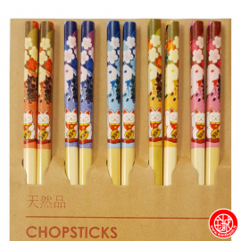 Set de 5 baguettes japonaises assorties en bambou MANEKi NEKO sous les CERiSiERS en FLEUR