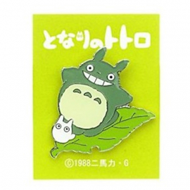 Pin's TOTORO gris et blanc sur une feuille de lotus - Mon voisin Totoro© (L2.6xh3.2cm)