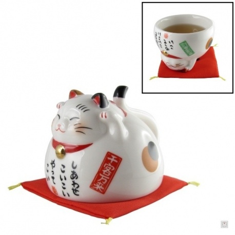 Chat-tasse en porcelaine japonaise